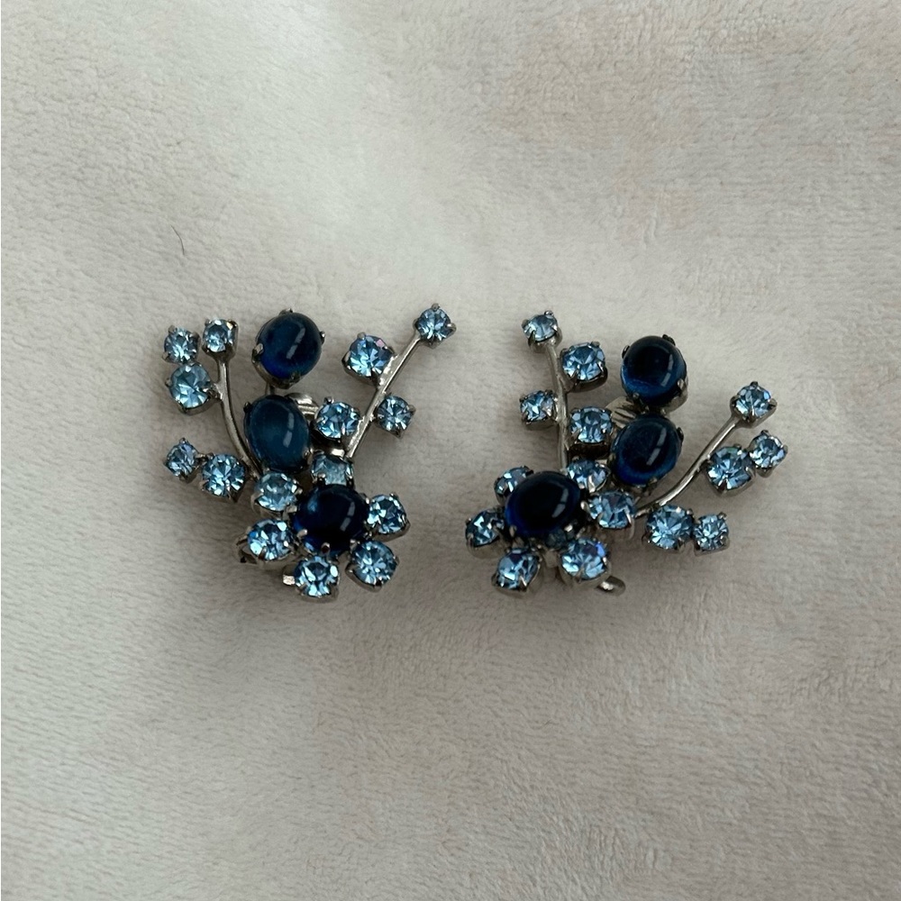 Vintage Karu Arke clip earrings